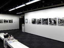 写真展「Milestones」展示風景 / 新宿ニコンサロン